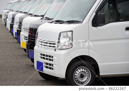 Car image Cars lined up at dealers Light vans 86222267