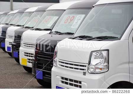 Car image Cars lined up at dealers Light vans Car image Cars lined up at dealers Light vans 86222268