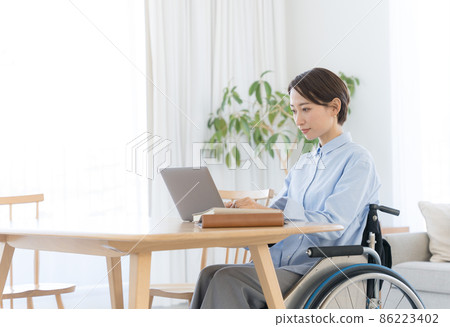 Wheelchair female in her 30s working from home 86223402
