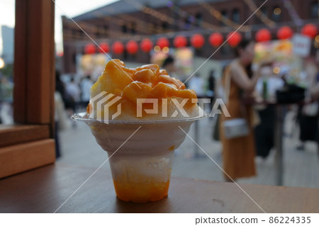 Mango shaved ice (Taiwanese sweets) 86224335