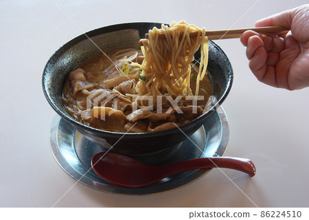 吃拉麵 吃拉麵 86224510