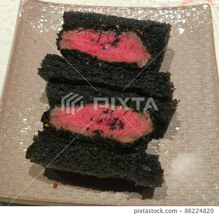 黑色炸肉排三明治 黑色炸肉排三明治 86224820
