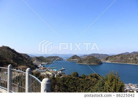 俯瞰歷史區的山丘 86225042