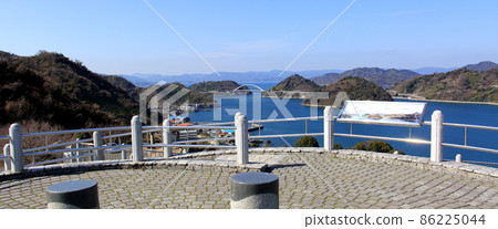 俯瞰歷史區的山丘 86225044