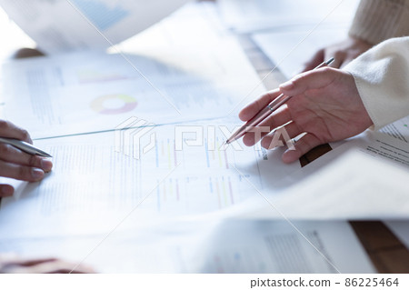Hands to have a meeting in the office 86225464
