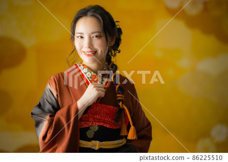 A woman with brown furisode A woman with brown furisode 86225510