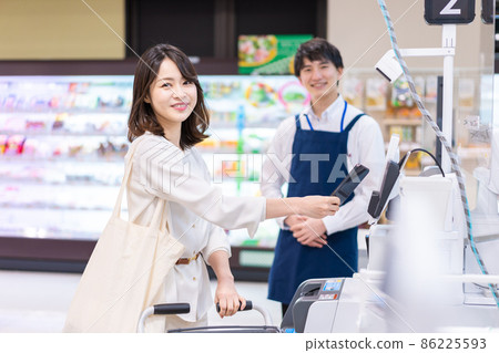 推薦電商支付的店員和顧客 86225593