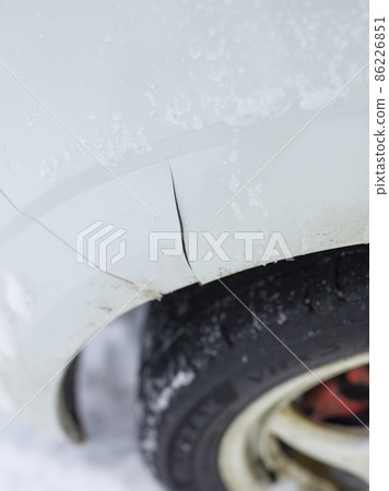 汽車保險槓裂紋 汽車保險槓裂紋 86226851