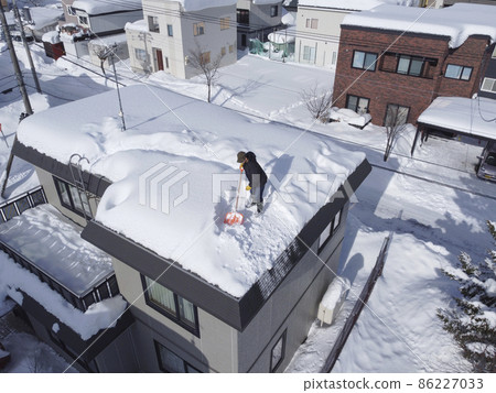 屋頂下雪 86227033