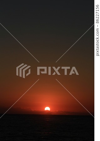 從白濱大浜海灘看到的日出 從白濱大浜海灘看到的日出 86227156