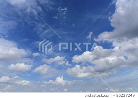 Blue sky fluffy white clouds on summer season bright clear skyline with beautiful cloudscape. Panorama blue sky clouds pattern on daylight with copy space. Cumulus cloudscape air climate sunny day Blue sky fluffy white clouds on summer season bright clear skyline with beautiful cloudscape. Panorama blue sky clouds pattern on daylight with copy space. Cumulus cloudscape air climate sunny day 86227249