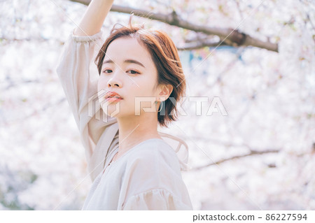 Female portrait on cherry blossom background 86227594