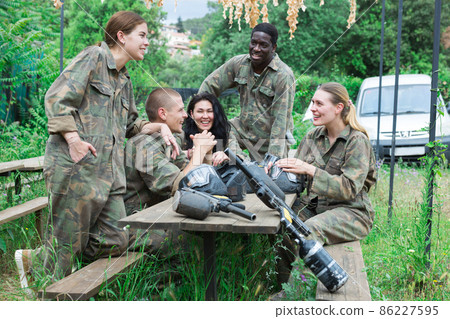 Men and women share their impressions of playing paintball 86227595