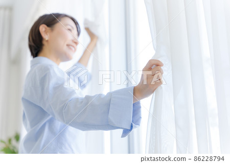 晨起簾女 晨起簾女 86228794