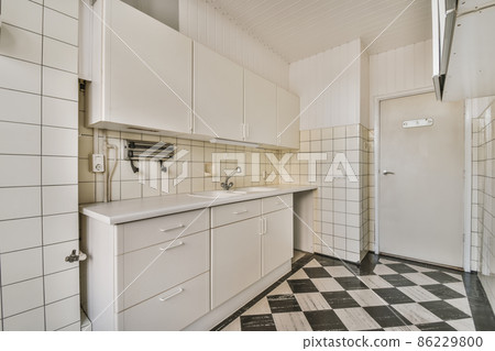 Amazing kitchen design with black and white floor in a lovely house Amazing kitchen design with black and white floor in a lovely house 86229800