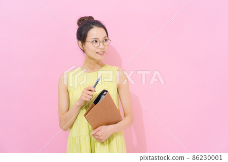 20 多歲的女性 資格研究 粉紅色 20 多歲的女性 資格研究 粉紅色 86230001