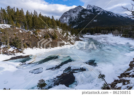Superb view of Banff National Park in winter, Canadian Rockies, Canada Superb view of Banff National Park in winter, Canadian Rockies, Canada 86230851