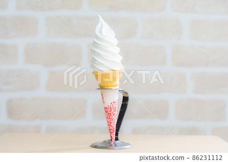 Soft serve ice cream made from ranch milk Soft serve ice cream made from ranch milk 86231112