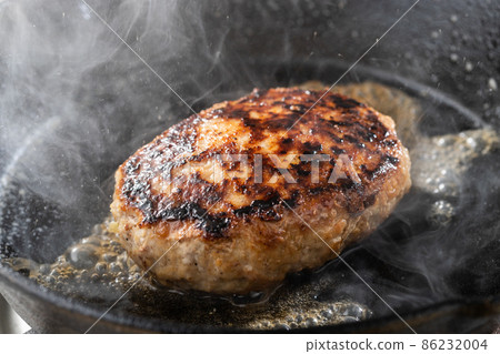 Steaming juicy hamburger steak Steaming juicy hamburger steak 86232004