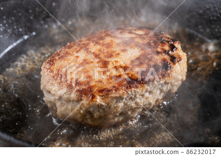 熱氣騰騰的多汁漢堡牛排 熱氣騰騰的多汁漢堡牛排 86232017
