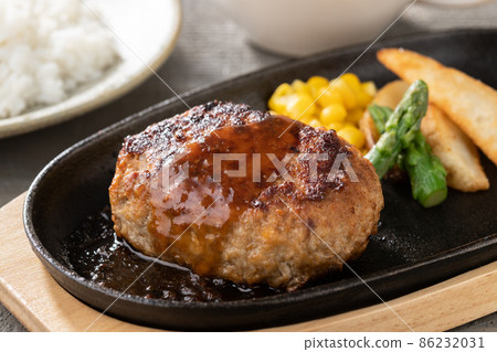 Steaming juicy hamburger steak Steaming juicy hamburger steak 86232031
