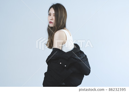 Cool female portrait 86232395