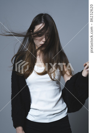 Cool female portrait 86232620