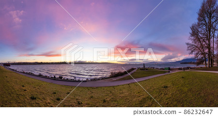 Seawall in Downtown Vancouver, British Columbia, Canada. 86232647