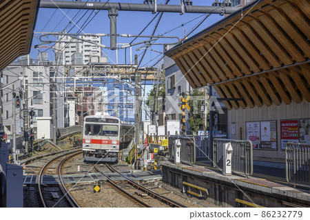 Togoshi-Ginza Station Platform and Train on the Tokyu Ikegami Line Shinagawa-ku, Tokyo 86232779