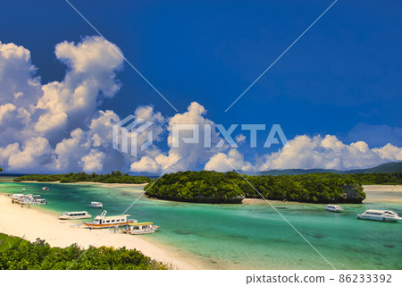 川平灣美麗的珊瑚礁海 川平灣美麗的珊瑚礁海 86233392