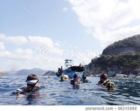 Divers waiting for the ship after diving Divers waiting for the ship after diving 86235889