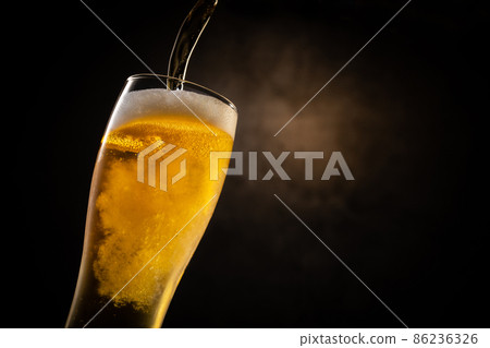 倒一杯啤酒 86236326
