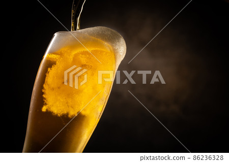 Pour a beer Pour a beer 86236328