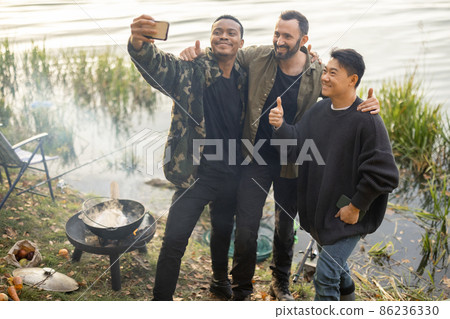 Men take selfie on smartphone and rest in nature 86236330