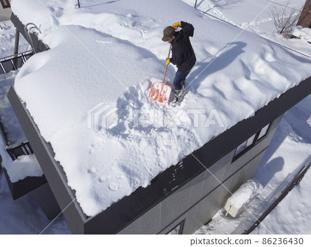 屋頂下雪 86236430