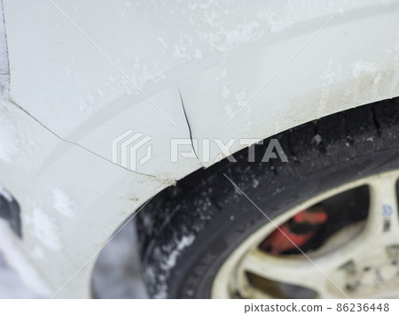 汽車保險槓裂紋 86236448