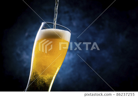 倒一杯啤酒 86237255