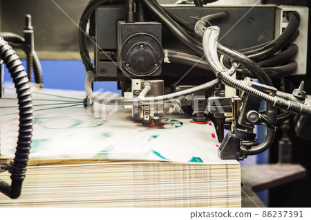 Offset printing machine. Printing equipment. A printing houses. Printing of packages. Offset printing machine. Printing equipment. A printing houses. Printing of packages. 86237391