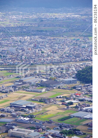 從香川縣稻泉山眺望 JR 觀音寺站 86238194