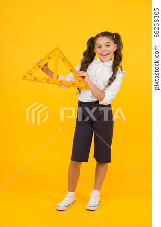 Learning by doing. Cute small girl learning shapes Learning by doing. Cute small girl learning shapes 86238305