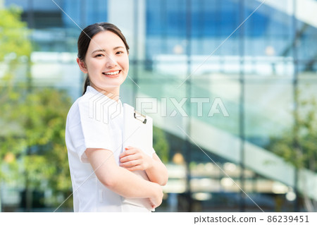 年輕女醫務人員拍攝合作《LINK FOREST》 86239451