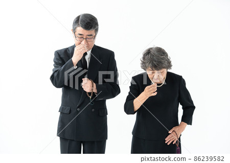 Funeral mourning senior men and women 86239582