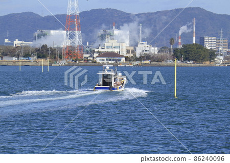 Miike Port, Omuta City, fishing boats returning to port, 86240096