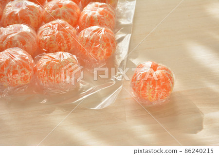 Mandarin oranges for freezing 86240215