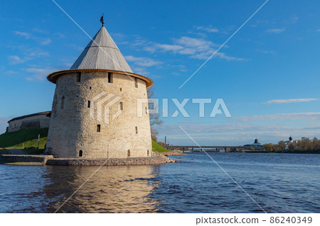 Round stone tower of the Kremlin of Pskov 86240349