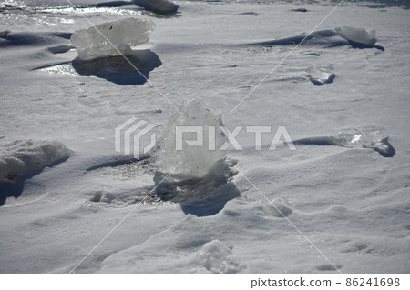 Ice blocks and their traces that moved overnight on the frozen lake surface 86241698