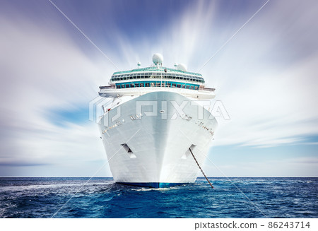 Cruise ship 86243714