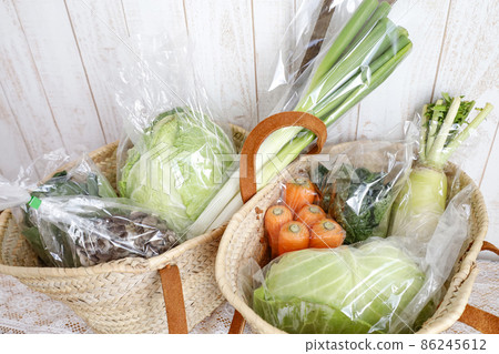 Vegetables in a Marche bag 86245612