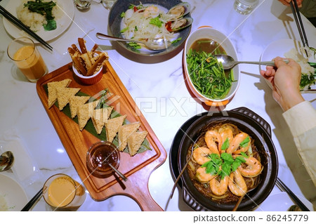 泰式料理 月亮蝦餅 冬粉明蝦煲 用餐聚會場景 86245779
