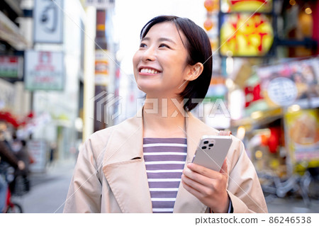 享受大阪觀光的女性 86246538